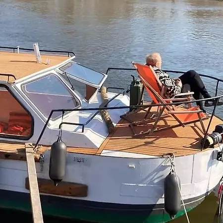 River Yacht Age Of Aquarius *