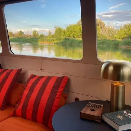 Готель River Yacht Age Of Aquarius *
