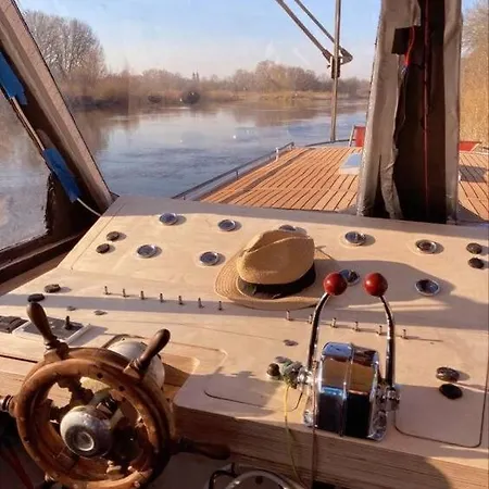 River Yacht Age Of Aquarius Готель *